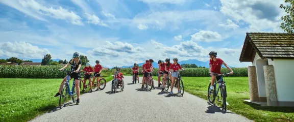 Campteilnehmer auf dem Fahrrad