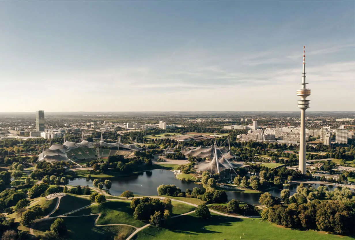 Luftaufnahme des Olympiaparks als zentraler Veranstaltungsort in München.