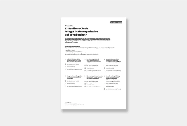 Ein Vorschaubild einer Checkliste mit dem Titel "KI-Readiness Check" mit Checkboxen, die die Bereitschaft einer Organisation für künstliche Intelligenz bewertet.