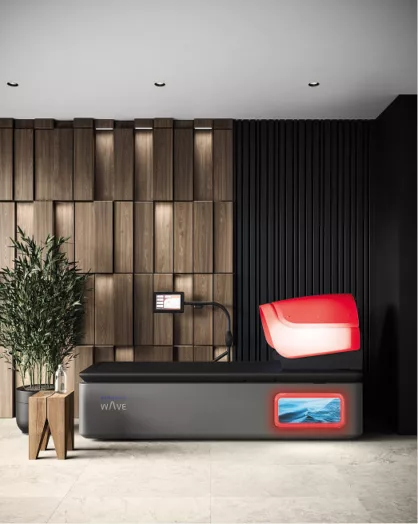 Auf dem gefliesten Boden vor einer holzgetäfelten Wand steht ein Hydrojet von Wellsystem mit einer roten Lichttherapiekuppel.