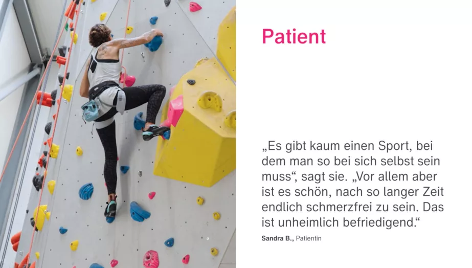 Die Perspektive des Patients: Eine Frau in Kletterausrüstung erklimmt eine Indoor-Kletterwand mit bunten Griffen; neben ihr ist ein Zitat über Durchhaltevermögen und Schmerzlinderung zu sehen.